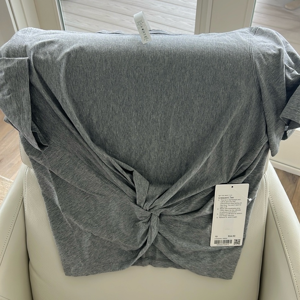 Lululemon tee